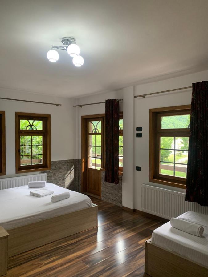Fusha E Gjes Hotel 발보너 외부 사진