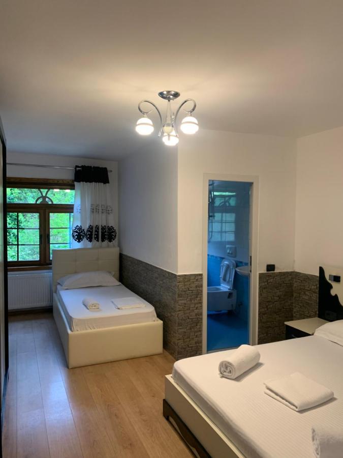 Fusha E Gjes Hotel 발보너 외부 사진