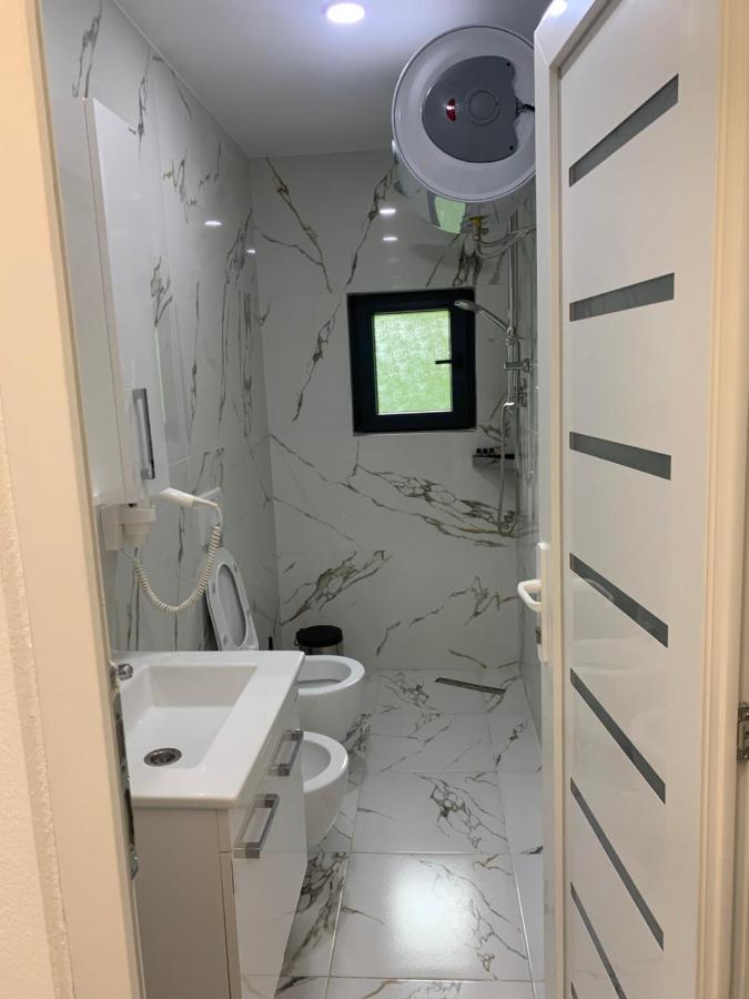Fusha E Gjes Hotel 발보너 외부 사진
