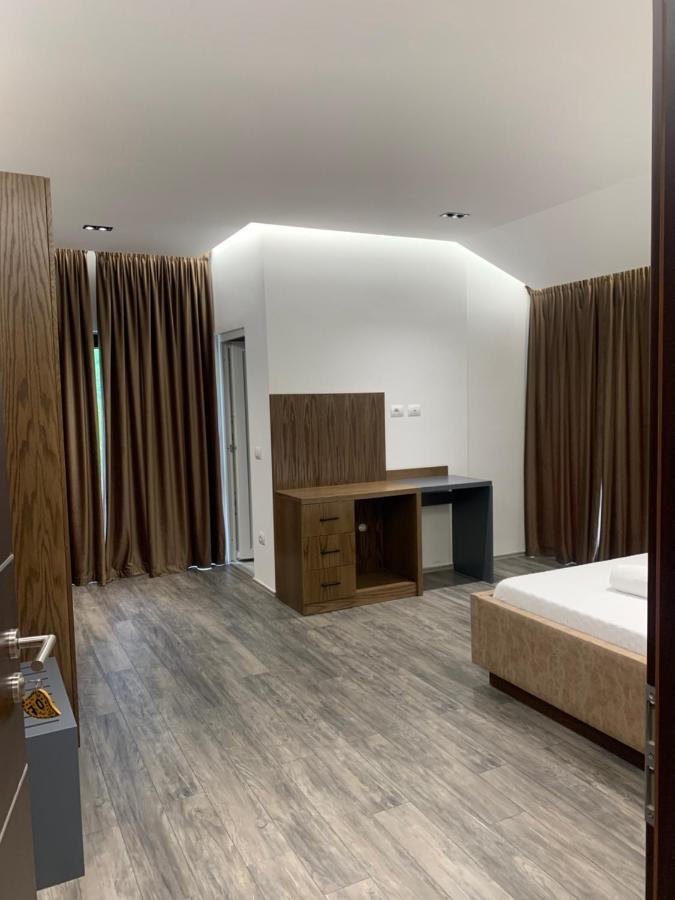 Fusha E Gjes Hotel 발보너 외부 사진
