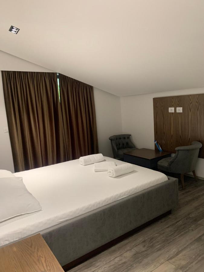 Fusha E Gjes Hotel 발보너 외부 사진