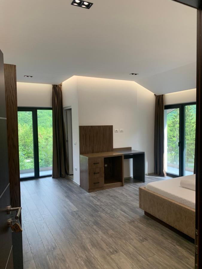 Fusha E Gjes Hotel 발보너 외부 사진